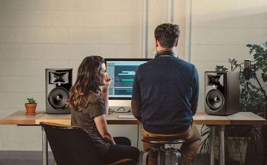 JBL_3SeriesMkII_ProjectStudio_LifestylePhoto JBL 308P MKII | Monitor de Estudio (Par)